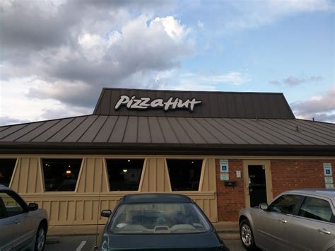 Pizza hut greensboro nc - Hanging out in Greensboro and your stomach is growling? There are a lot of options to choose from in 27410 but No One OutPizzas the Hut®! Pizza Hut has you covered with oven-hot pizzas, juicy wings, and delectable desserts. Our pizza takes things to the next level. There are so many delicious crust recipes and toppings to choose from. 